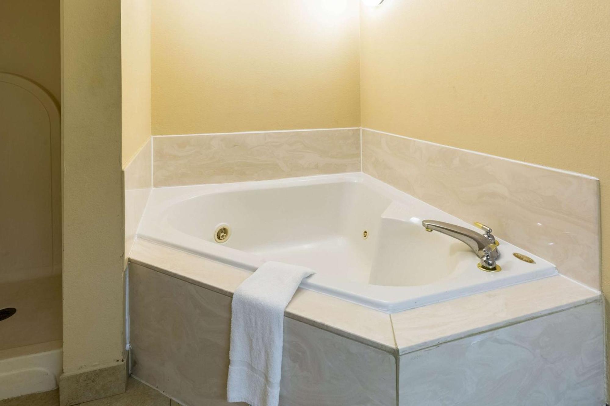 Quality Inn Александрія Екстер'єр фото